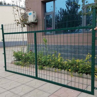 【安平护栏网厂家 高速铁路防护栅栏