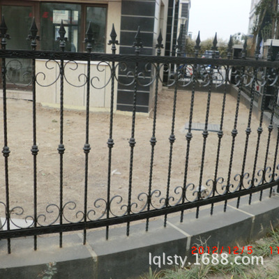 【六石铁艺厂家供应院景护栏网 围栏 道路护栏】价格,厂家,图片,护栏/围栏/栏杆,临朐县六石金属制品厂-