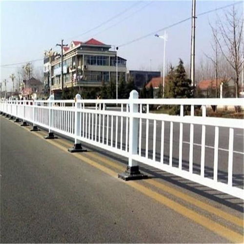 安平县国凯护栏网主营锌钢 草坪 市政