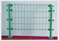 安平龙亿护栏网厂家产品展示 优质围墙防护网解决方案